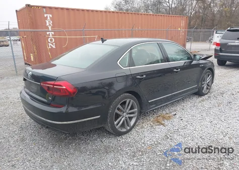 2017 Volkswagen Passat 1.8T R-Line z USA, uszkodzony, nr VIN 1VWDT7A32HC025595